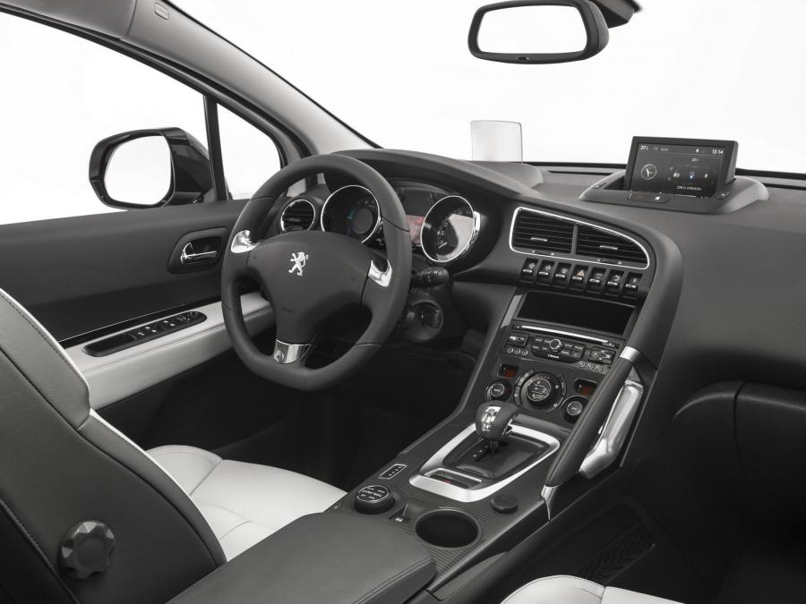  Peugeot 3008 HYbrid4 2013 года  (фото 15 из 22)
